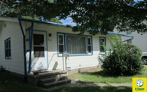 912 Lawrence Street, Emporia, KS – 2 bedroom 1 bathroom