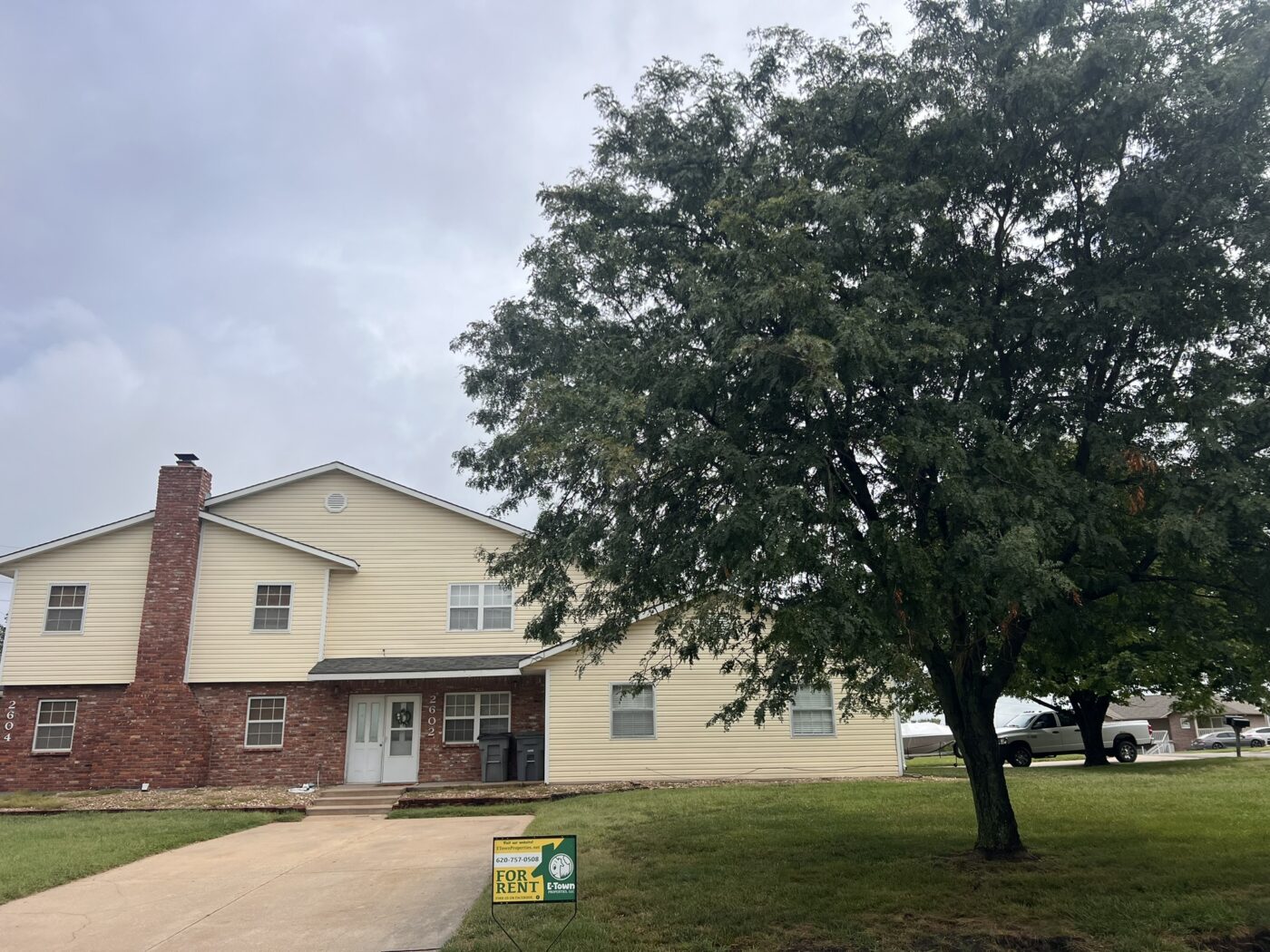 2602 West Ridge Dr. Emporia, KS–2 bed, 1.5 bath